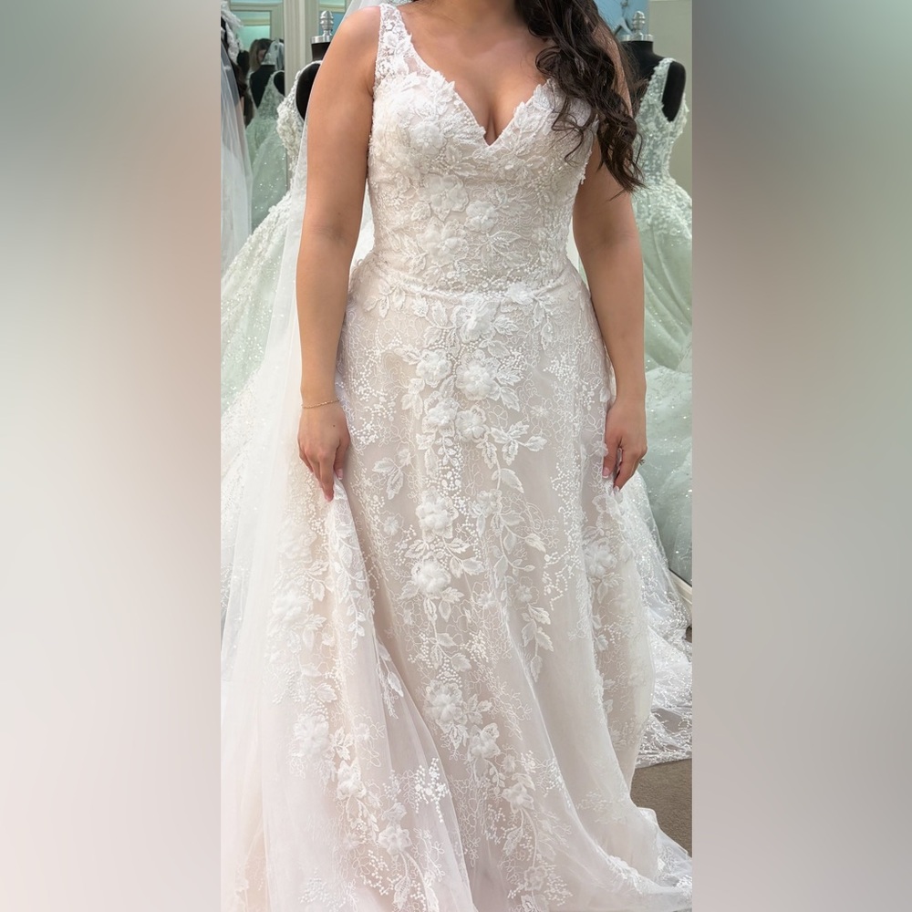 Elegant Lace Wedding Dress